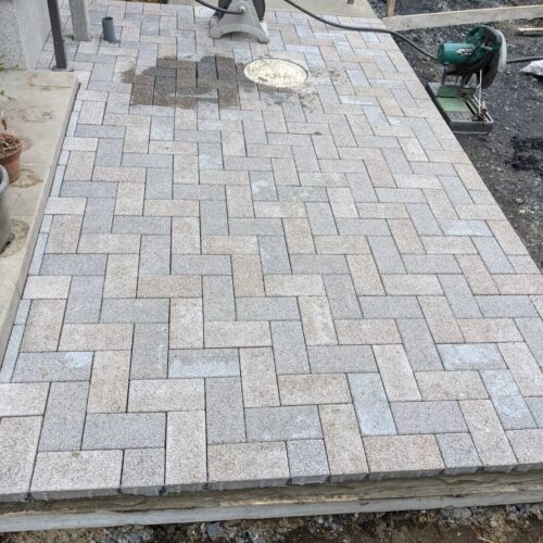 インターロッキング作業です。