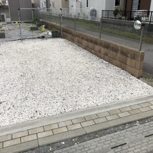 本日は工事着工前のご近隣へのご挨拶へお伺いさせて頂きました。お待たせ致しました外構改修工事着工となります。