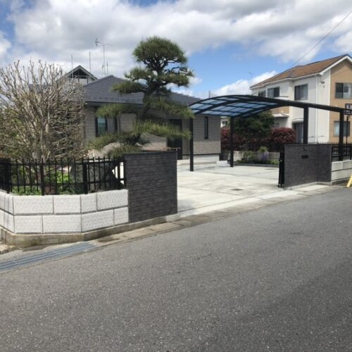 駐車場の土間コンクリートの養生完了となります。