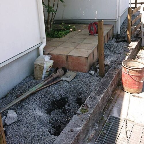 既存フェンスの解体です。