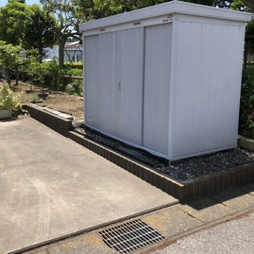 本日は工事着工前のご近隣へのご挨拶へお伺い致しました。お待たせ致しました境界ブロック・フェンス工事着工となります。