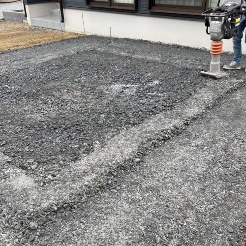 インターロッキング下地砕石の転圧状況です。