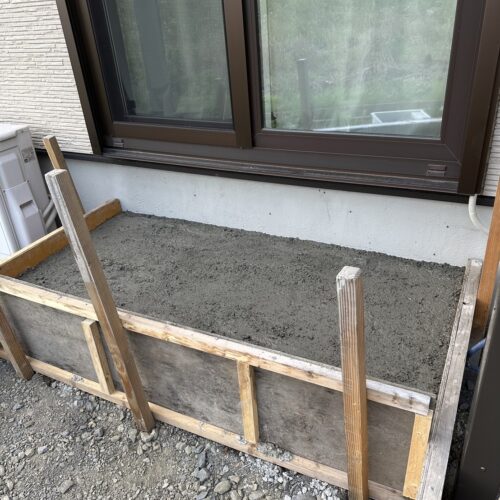 タイル下地コンクリート打設です。