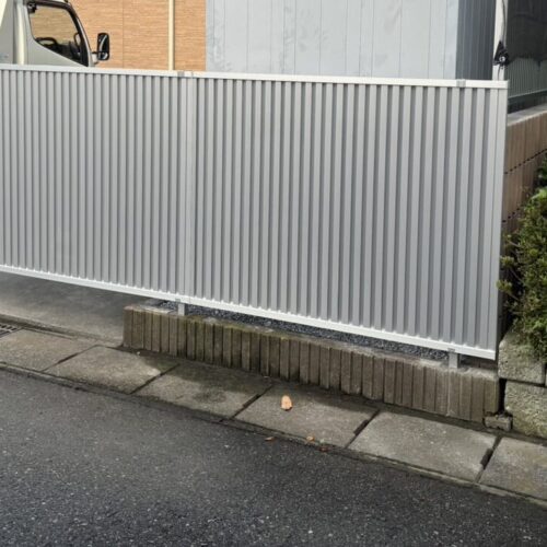 フェンスの施工です。