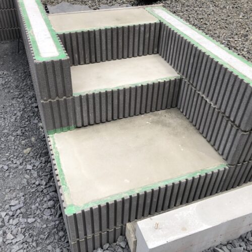 階段部分踏面の左官仕上げとなります。