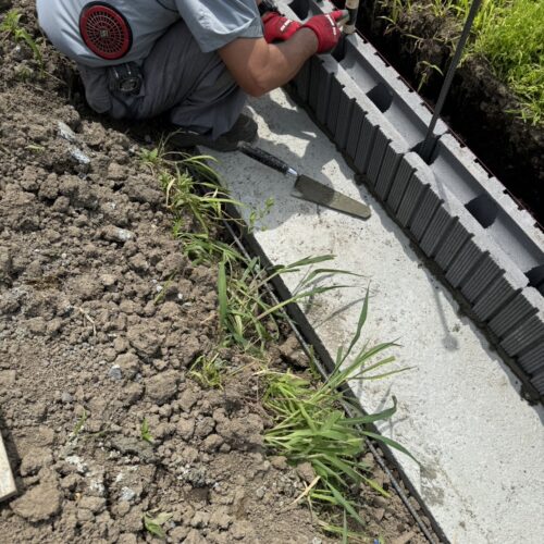 ブロック積み作業です。