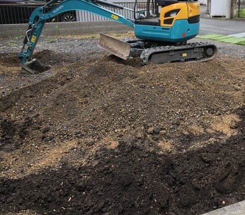 本日より工事着工となります。掘削作業開始です。