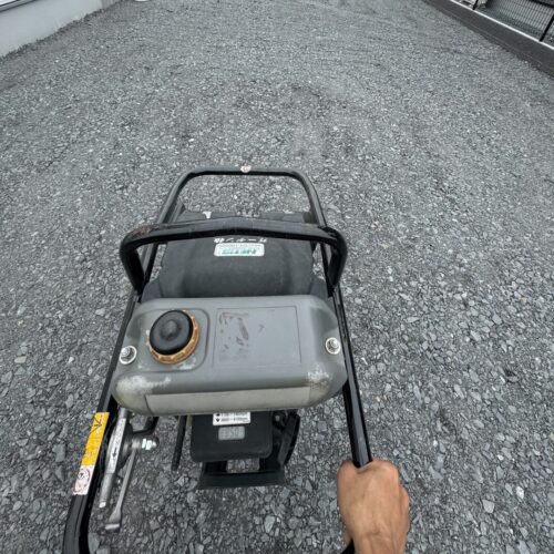 砕石転圧です。