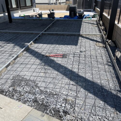 土間コンクリートのメッシュ筋敷きです。