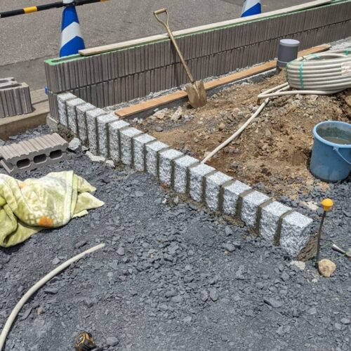 グラニート積み作業です。