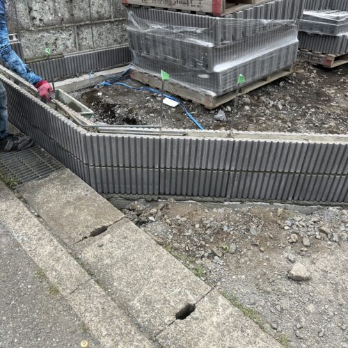 ブロック積みです。 ブロック積みです。