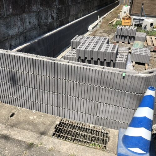 ブロック積み作業となります。