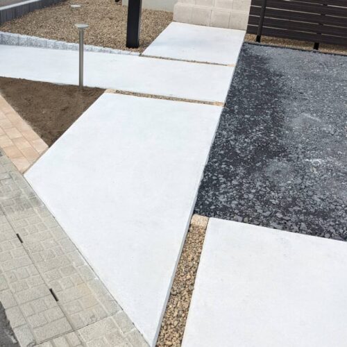 コンクリート枠バラシです。