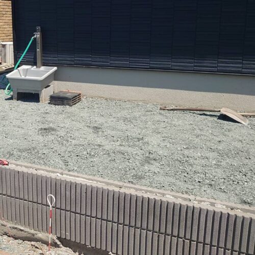 人工芝下地砕石です。 人工芝下地砕石です。