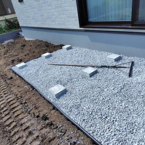 6号砕石敷きです。 6号砕石敷きです。