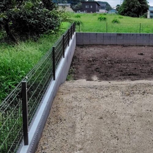 フェンスの施工です。