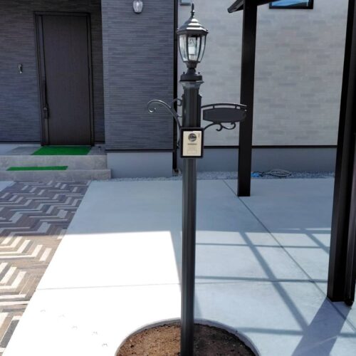 機能門柱の施工です。