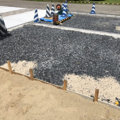 本日は駐車場の土間コンクリートの打設予定でしたが台風の影響により雨予報の為、コンクリート作業は延期となります。