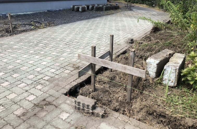 既存大谷石の撤去作業となります。