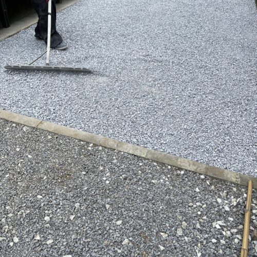 6号砕石敷きです。