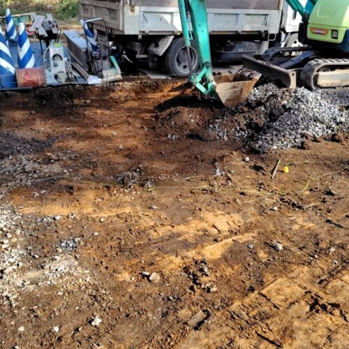 駐車場部分の掘削です。