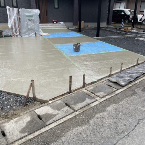 土間コンクリート打設です。 土間コンクリート打設です。