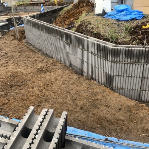 土留めブロック積みです。 土留めブロック積みです。