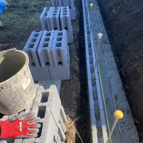 境界部分のブロック積み作業となります。