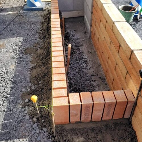 引き続きレンガの小端立て積みです。