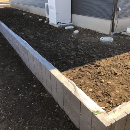 北側境界部分の埋め戻し作業となります。