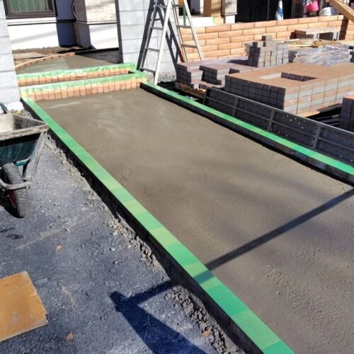 下地コンクリート打設です。