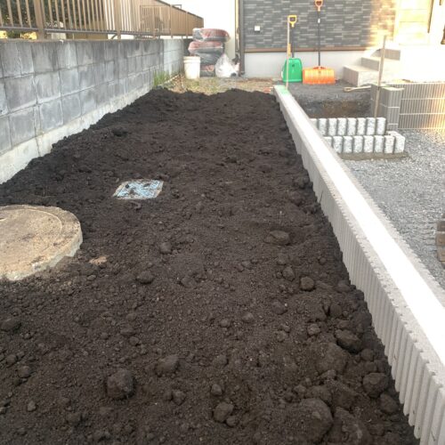 黒土入れです。 黒土入れです。