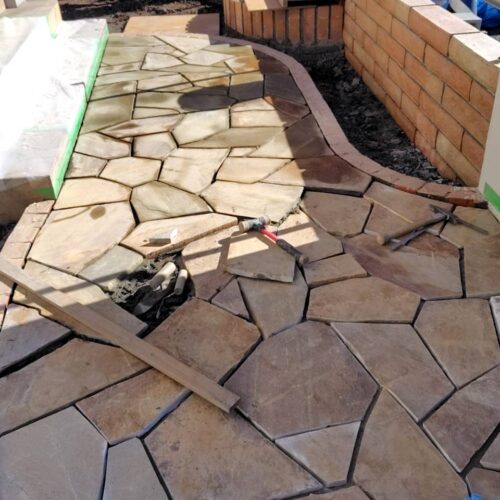 アプローチ天然石乱貼りです。 アプローチ天然石乱貼りです。