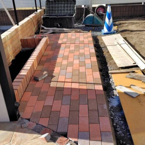 お庭のインターロッキング施工です。