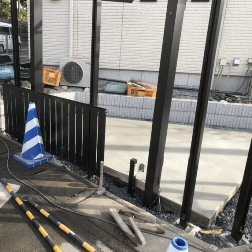 目隠しフェンス本体の設置となります。