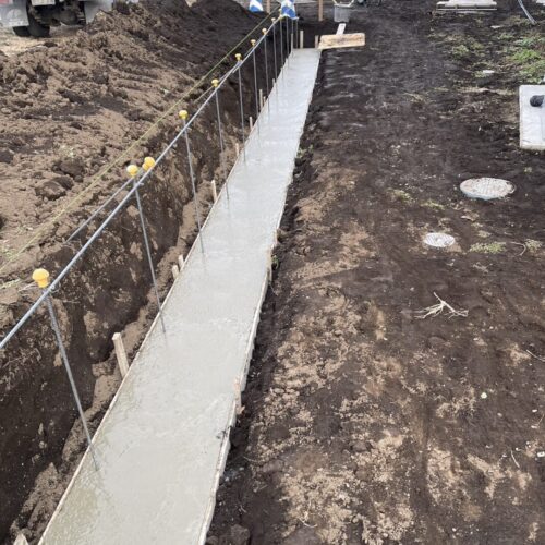 ベースコンクリート打設です。 ベースコンクリート打設です。