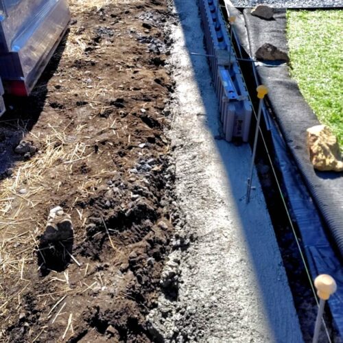 西側のブロック積みです。