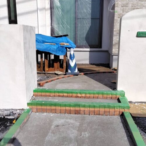 門袖の美ブロ施工です。