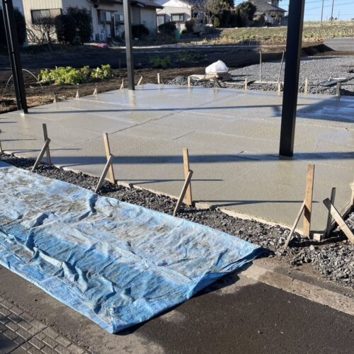 土間コンクリート打設です。