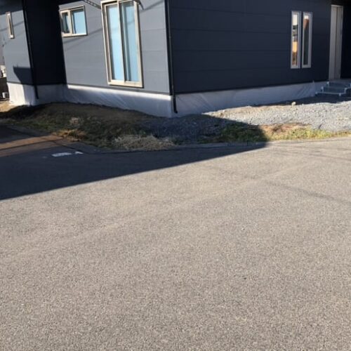 本日は工事着工前のご近隣へのご挨拶にお伺いさせて頂きました。お待たせ致しました外構工事着工となります。