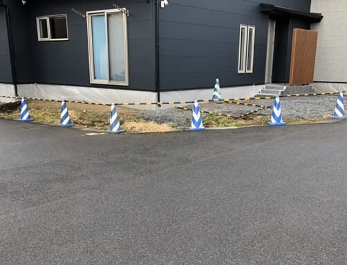 作業現場のカラコーン・バーにての養生となります。