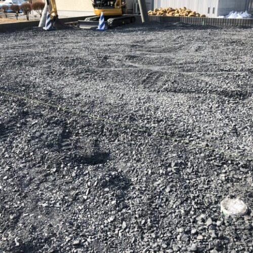 本日はお客様のお引越しとなります。砕石入れまで完了しまして、お引越し準備完了です。