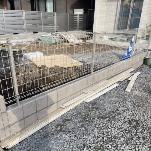 フェンスの取付です。 フェンスの取付です。