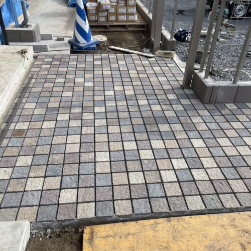 アプローチインターロッキング施工です。