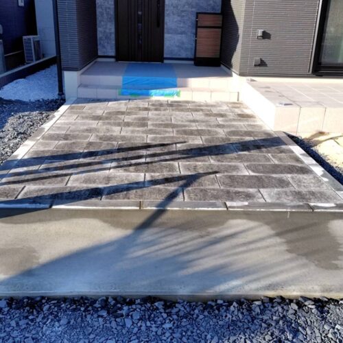 アプローチインターロッキングの施工です。