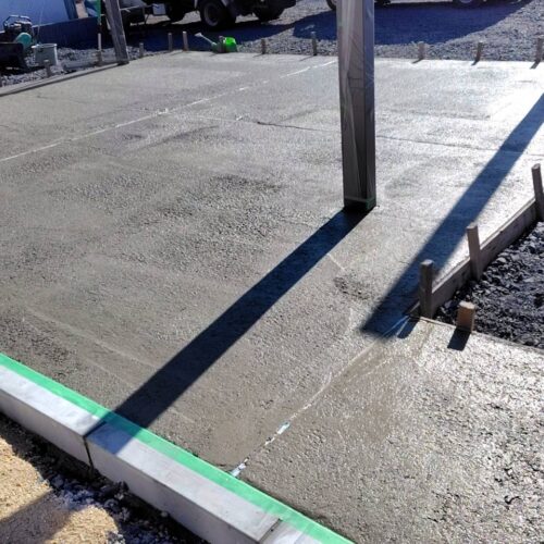 アプローチ部分の地先ブロックの施工です。