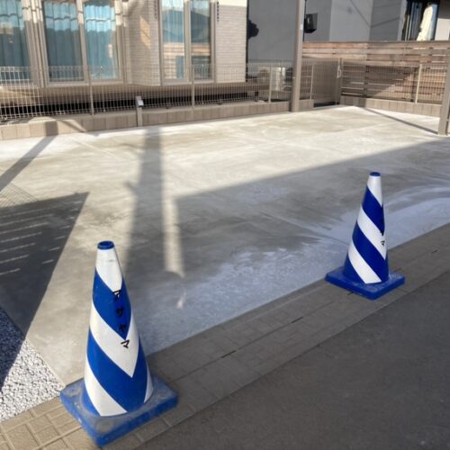 駐車場コンクリートの養生中です。 駐車場コンクリートの養生中です。