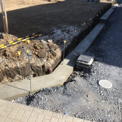 境界側のブロックベースコン脱枠となります。