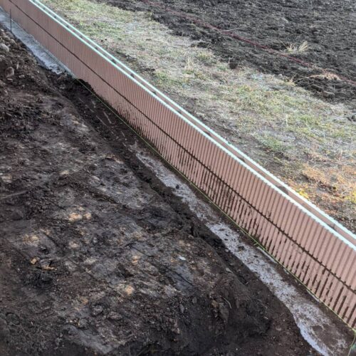 ブロック積みです。 ブロック積みです。