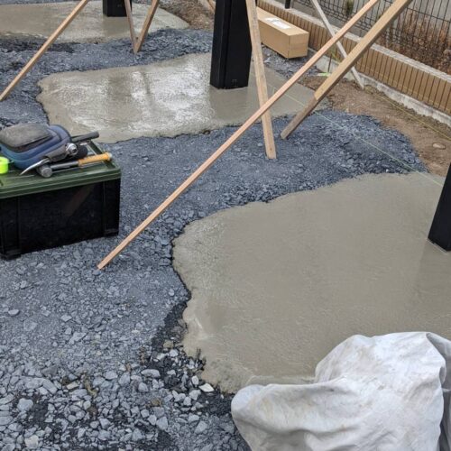 カーポート柱根巻きコンクリート施工です。